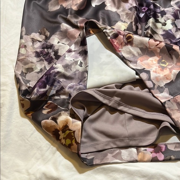 Stunning Floral Dress Grey Satin Cap Sleeve sz 12 like new - Picture 12 of 16